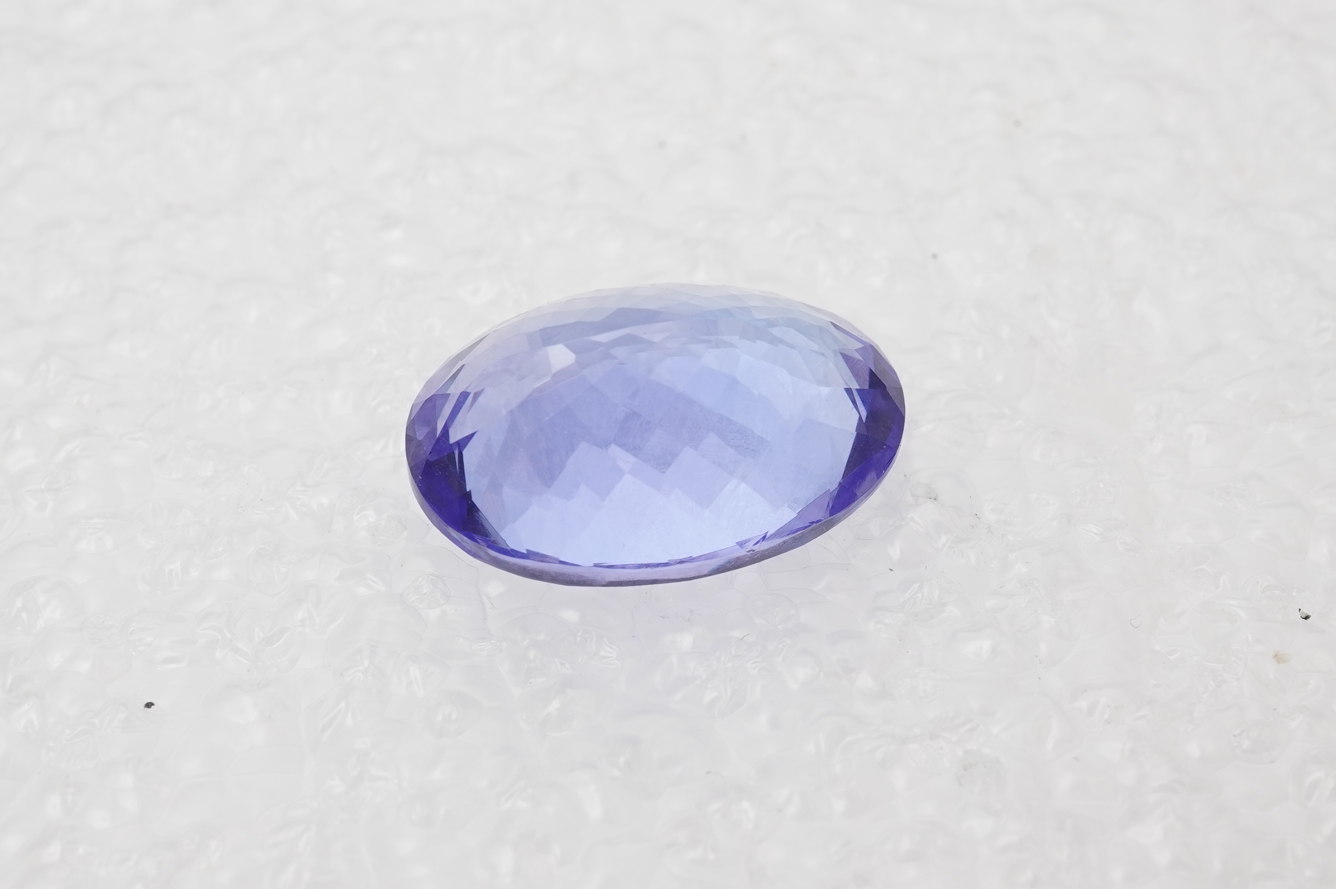 An unmounted tanzanite